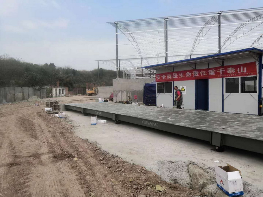 仁壽（shòu）3.5*18-200噸安裝現（xiàn）場